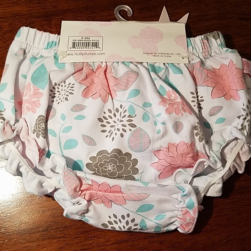 ~Ruffly Rump - Picture 2 of 2